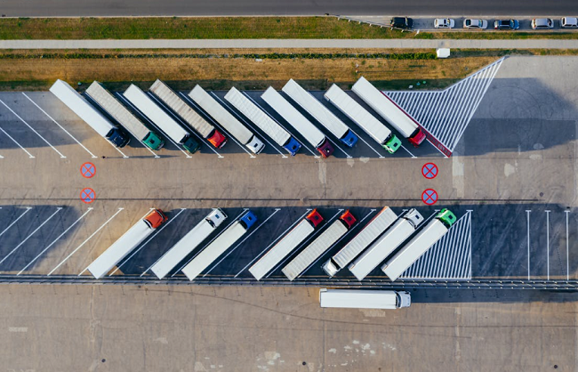 美國(guó)拉貨，車型怎么選？廂車/平板/高欄，匹配您的貨物！